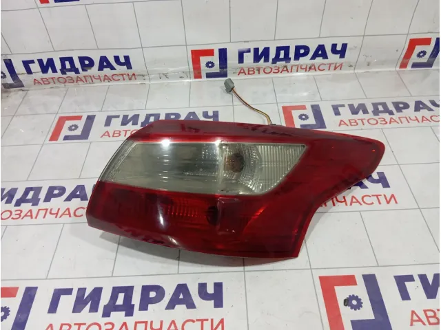 Фонарь задний наружный правый Ford Focus 3 1863057