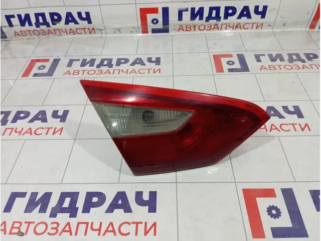 Фонарь задний внутренний левый Ford Focus 3 1769302