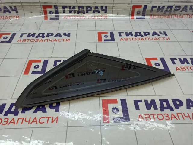 Стекло кузовное глухое (форточка) левое Ford Focus 3 1786443