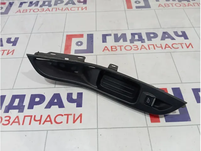 Кнопка стеклоподъемника переднего правого Ford Focus 1746832