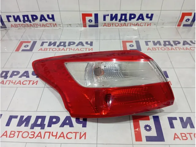 Фонарь задний наружный левый Ford Focus 1863056