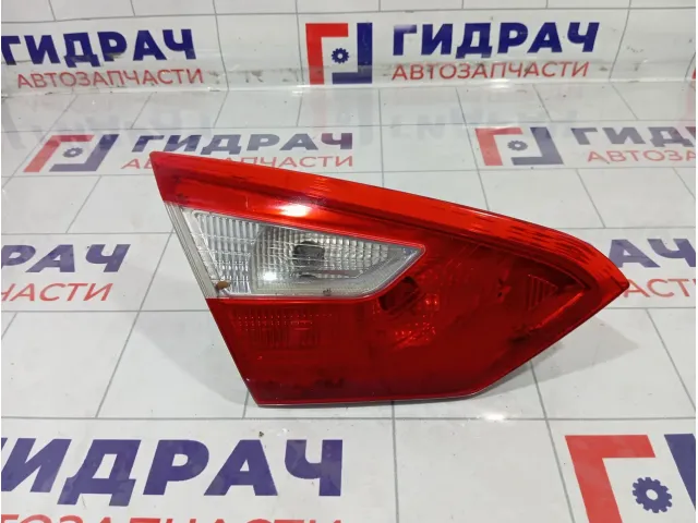 Фонарь задний внутренний левый Ford Focus 1769302