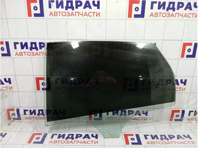 Стекло двери Ford Focus 3 1706322