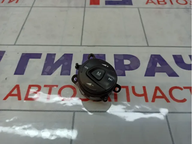 Блок кнопок в рулевое колесо Ford Focus 3 1687318