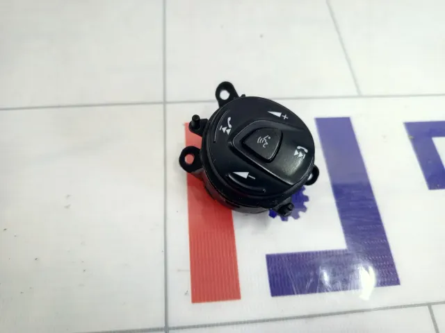 Кнопка в рулевое колесо Ford Focus DM5T14K147DA