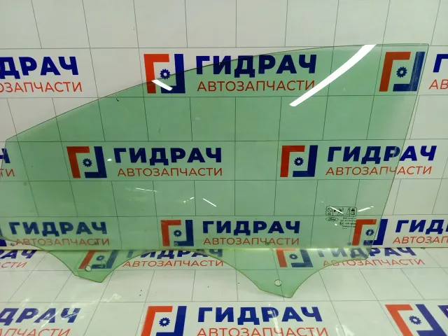 Стекло двери переднее левое Ford Focus 1742302