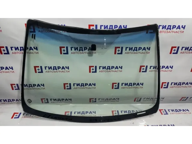 Стекло лобовое Ford Focus 2. Аналог. Присутствуют сколы.