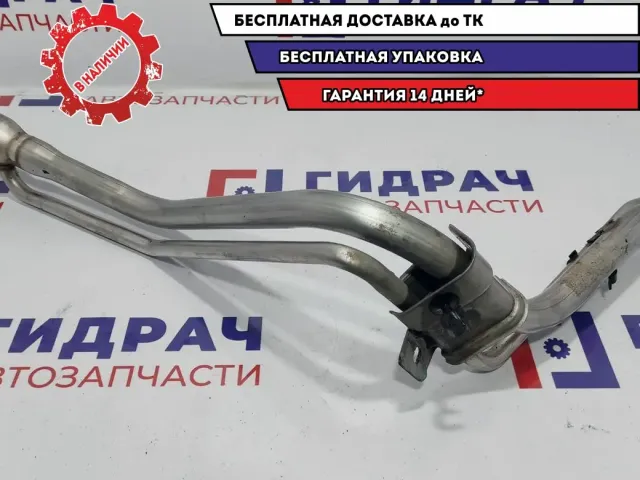 Горловина топливного бака Ford Focus 2 1524761. Оторвано ушко крепления.