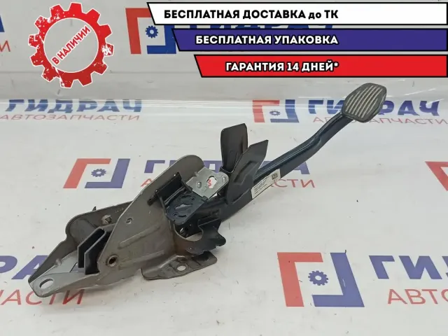 Педаль тормоза Ford Focus 2 1735358. Потертость.