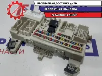 Блок предохранителей Ford Focus 2 2027109. Дефект корпуса.