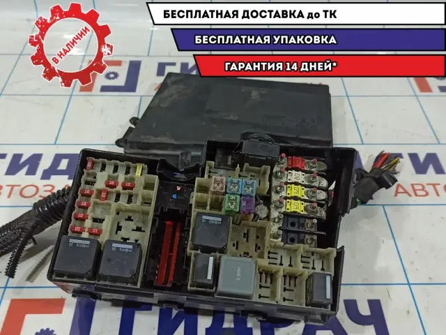 Блок предохранителей Ford Focus 2 1342985. Дефект корпуса.