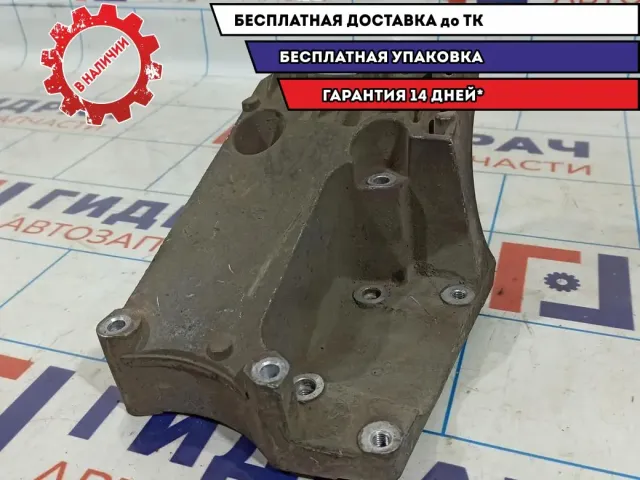 Кронштейн кондиционера Ford Focus 2 1715451.