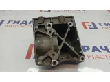 Кронштейн кондиционера Ford Focus 2 1715451.