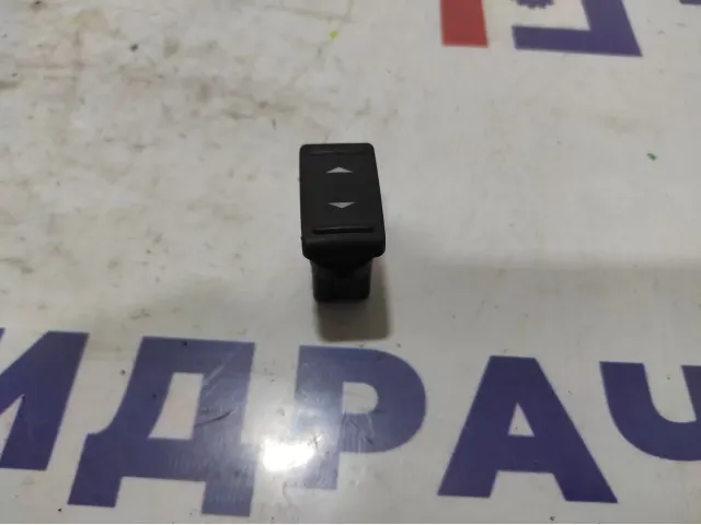 Кнопка стеклоподъемника Ford Focus 2 1471913.