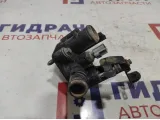 Фланец двигателя системы охлаждения Ford Focus 2 1531004. С датчиком.