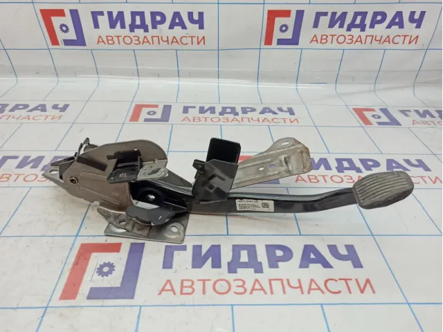 Педаль тормоза Ford Focus 2 1735358. Потертость.