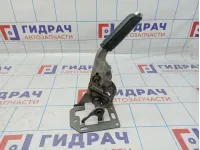 Рычаг стояночного тормоза Ford Focus 2 1878851. Потертость, дефект хрома.