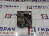 Кронштейн кондиционера Ford Focus 2 1715451