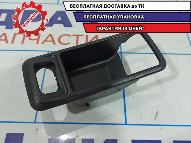 Накладка ручки внутренней правая Ford Focus 2 1576041.