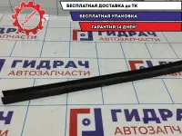 Накладка (уплотнитель) стекла заднего левого Ford Focus 2 1523458.