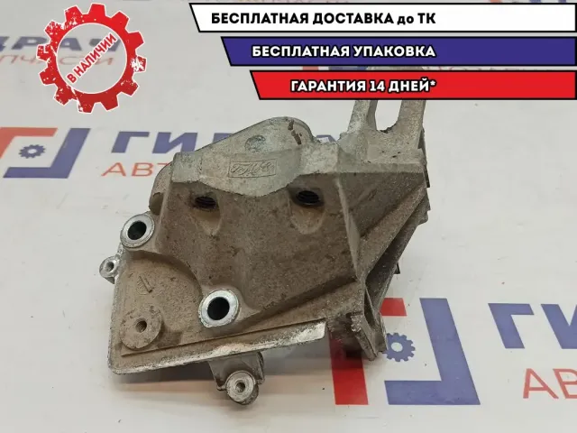 Кронштейн двигателя правый Ford Focus 3 1798070.