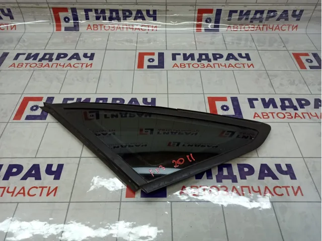 Стекло кузовное глухое левое Ford Focus 3 1786443