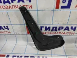 Брызговик передний правый Ford Focus 3 1824169. Дефекты.