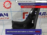 Брызговик задний правый Ford Focus 3 1824105. Дефект.