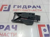 Кронштейн замка двери переднего правого Ford Focus 3 1716801