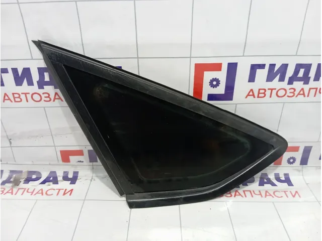Стекло кузовное глухое левое Ford Focus 3 1786436