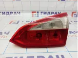 Фонарь задний внутренний правый Ford Focus 3 1775986. Царапина.