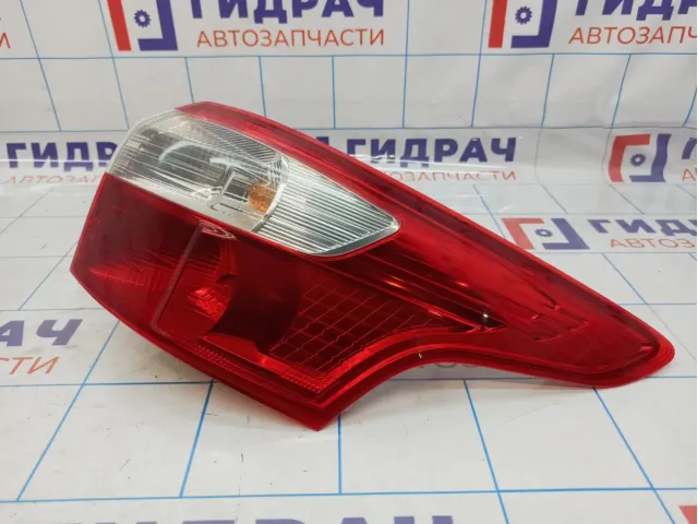 Фонарь задний наружный правый Ford Focus 3 1785512.
