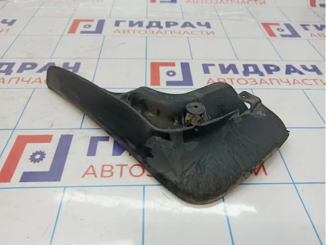 Брызговик задний левый Ford Focus 3 BM5JN28371AA. Дефекты.