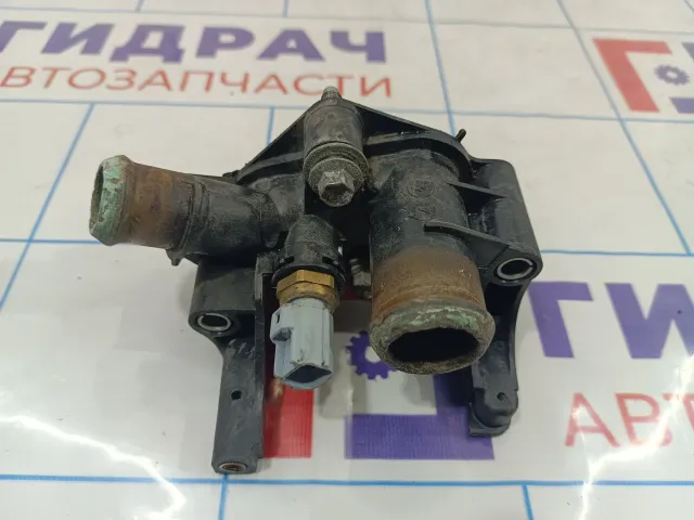 Фланец двигателя системы охлаждения Ford Focus 3 1221325.