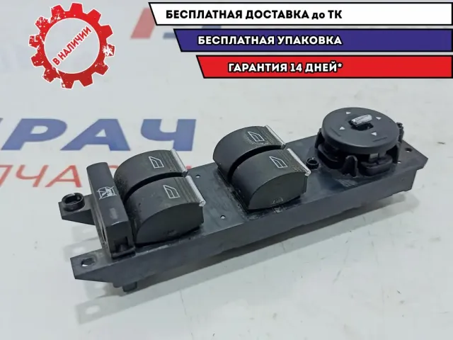 Блок управления стеклоподъемниками Ford Focus 3 2029540. Потертость.