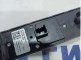 Блок управления стеклоподъемниками Ford Focus 3 2029540. Потертость.