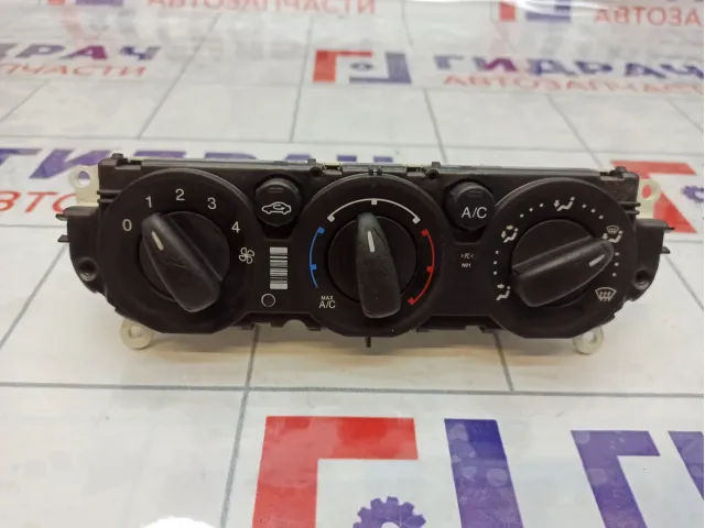 Блок управления отопителем Ford Focus 3 1896669