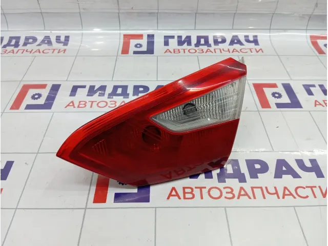 Фонарь задний внутренний правый Ford Focus 3 1769301