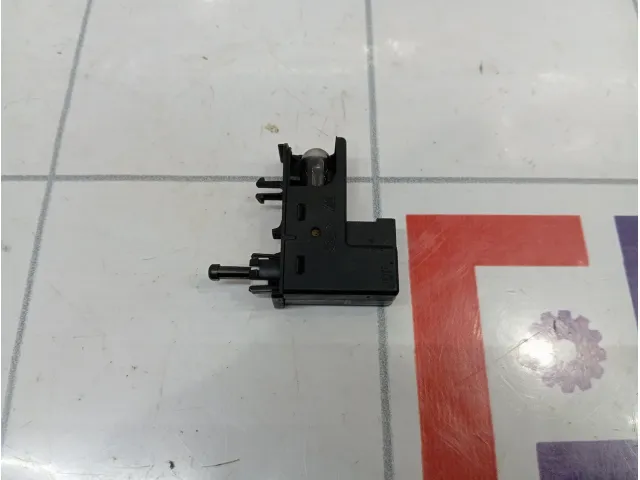 Выключатель концевой Ford Focus 3 1225339