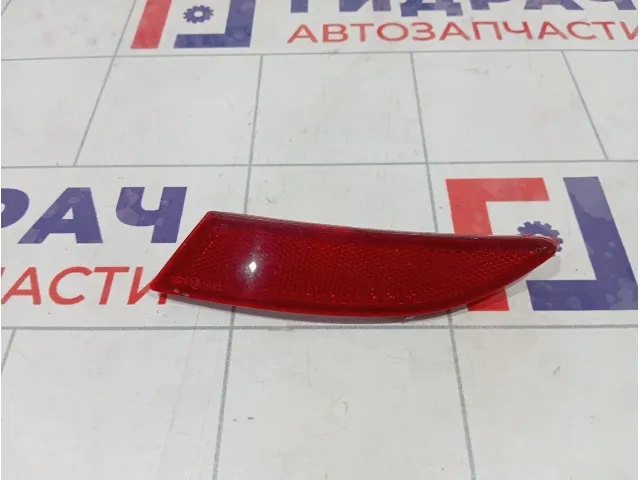 Отражатель в бампер задний левый Ford Focus 3 1763040