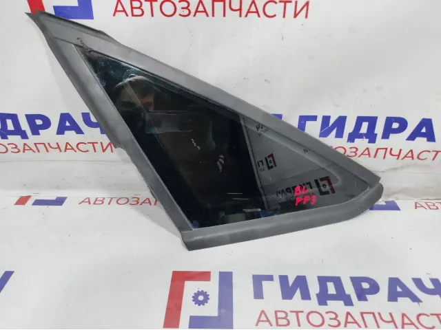Стекло кузовное глухое левое Ford Focus 3 1786443.