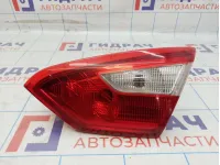 Фонарь задний внутренний правый Ford Focus 3 1769301.