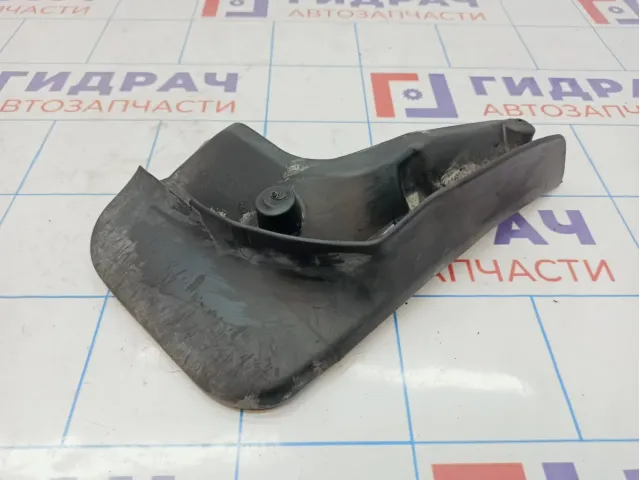 Брызговик задний правый Ford Focus 3 1824110. Дефект.