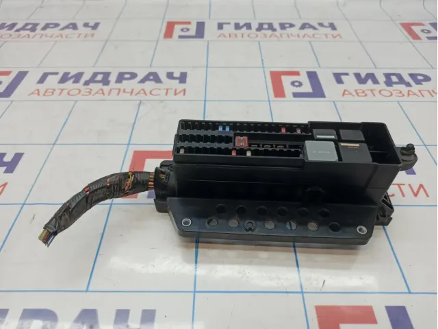 Блок предохранителей Ford Focus 3 AV6T14K131AC. В багажник.