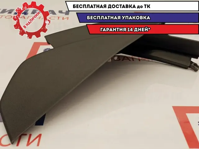 Накладка левая Ford Fusion 1419499. Царапина. С торца торпеды.