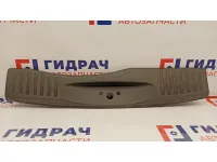 Обшивка багажника Ford Fusion 1376452. Царапины. На заднюю панель.