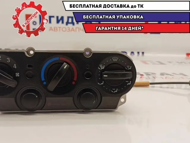 Блок управления отопителем Ford Fusion 1426730. Трещины. Без кондиционера.