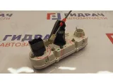 Блок управления отопителем Ford Fusion 1426730. Трещины. Без кондиционера.