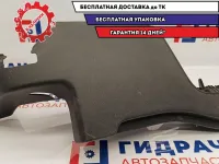 Направляющая шторки багажника правая Ford Fusion 1303154. Дефект, царапины.