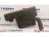 Корпус воздушного фильтра Ford Fusion 1332992. Сломано крепление патрубка.